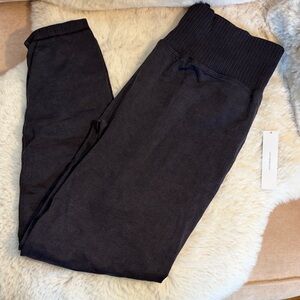 NWT Women’s Dark Grey Rib-Waist 7/8 Seamless Legging Pants